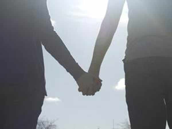 ஆற்றங்கரையில் உல்லாசம்