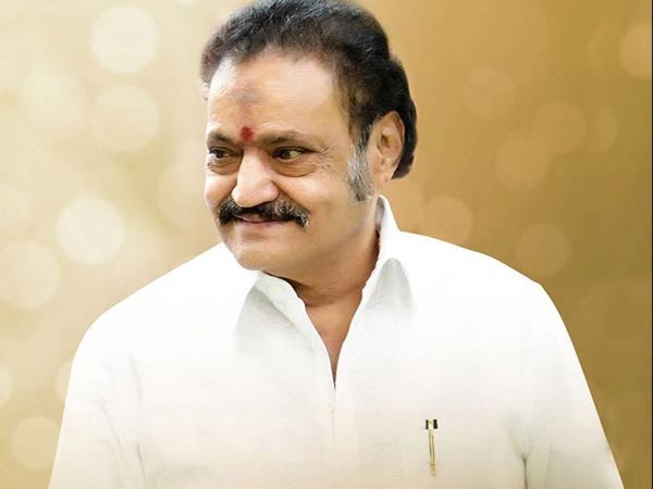 காரில் இருந்து தூக்கி வீசப்பட்டார்