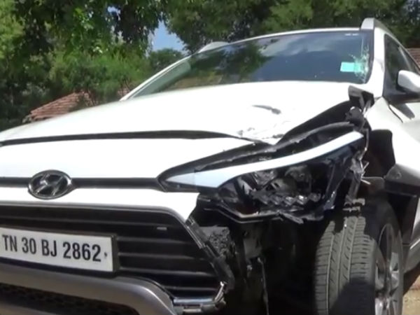 செல்போனில் பேசினார்