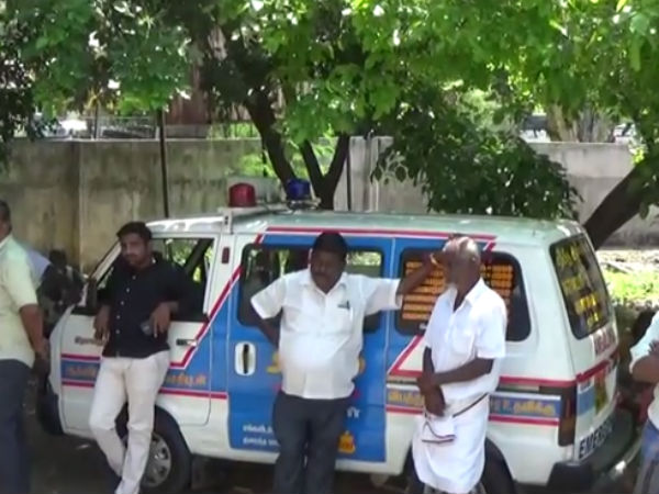 கட்டிப்பிடித்து அழுதார்