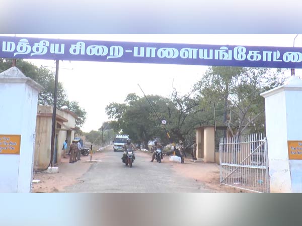 Prison officials raided Nellai Palayamkottai central jail Prison officials raided Nellai Palayamkottai central jail