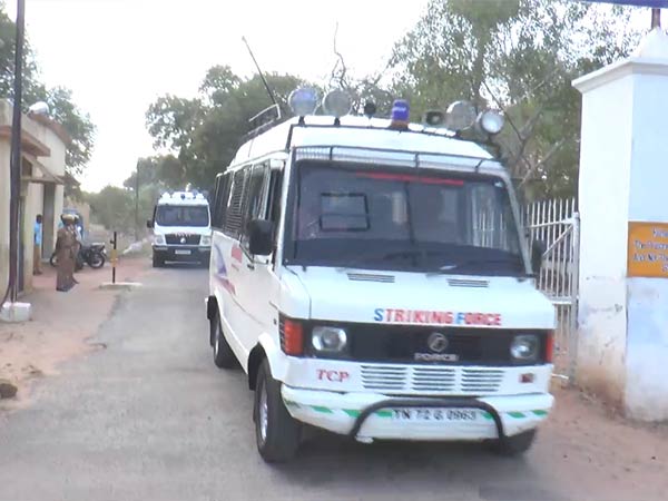 Prison officials raided Nellai Palayamkottai central jail Prison officials raided Nellai Palayamkottai central jail