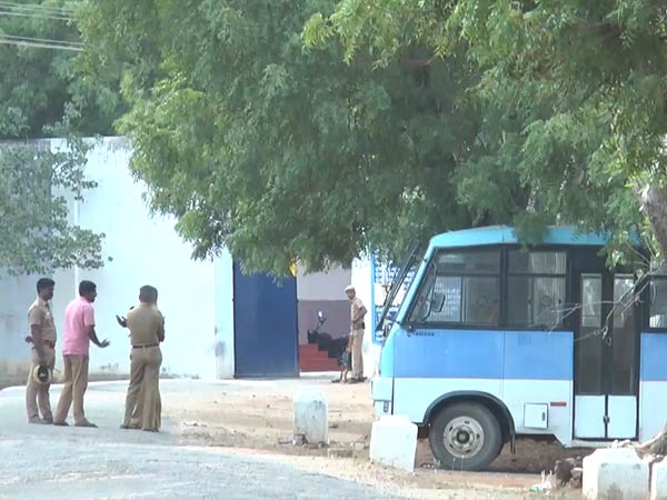 அதிகாரிகள் இடமாற்றம்