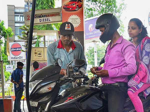பாதிப்பது சாமான்யன்தான்