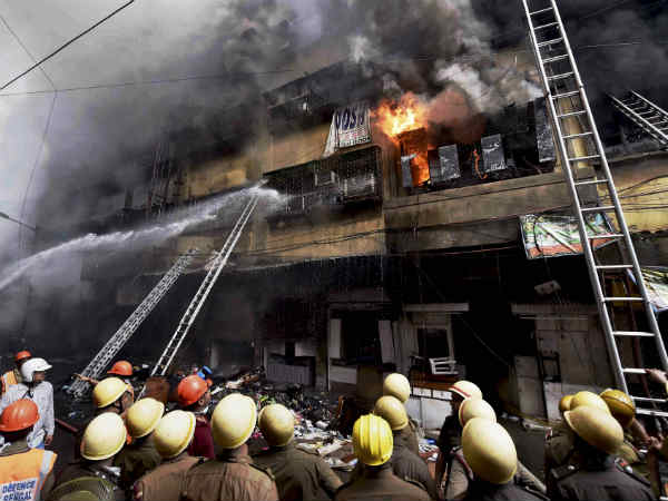 Kolkata: Fire breaks out at Bagri Market in Canning Street Kolkata: Fire breaks out at Bagri Market in Canning Street