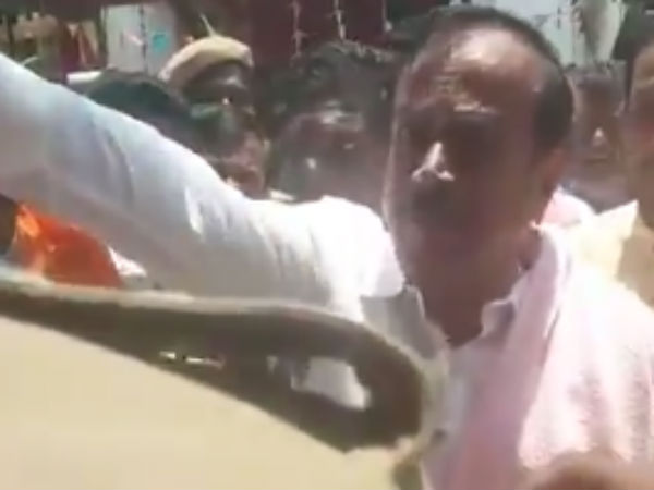 ரெய்டை சுட்டிக்காட்டி