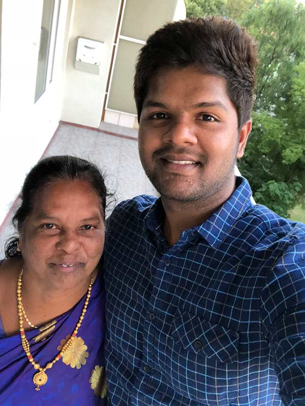 Reader sends his selfie with his mom Reader sends his selfie with his mom