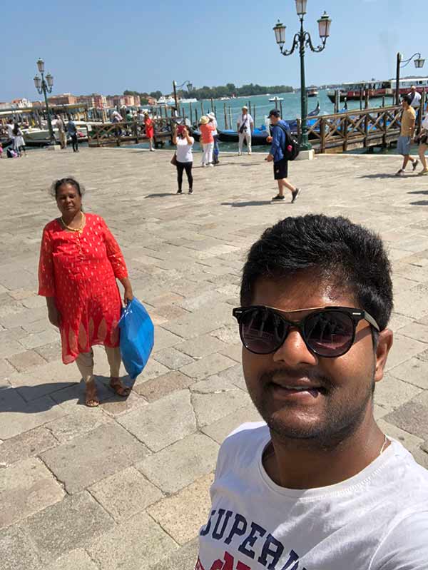 Reader sends his selfie with his mom Reader sends his selfie with his mom