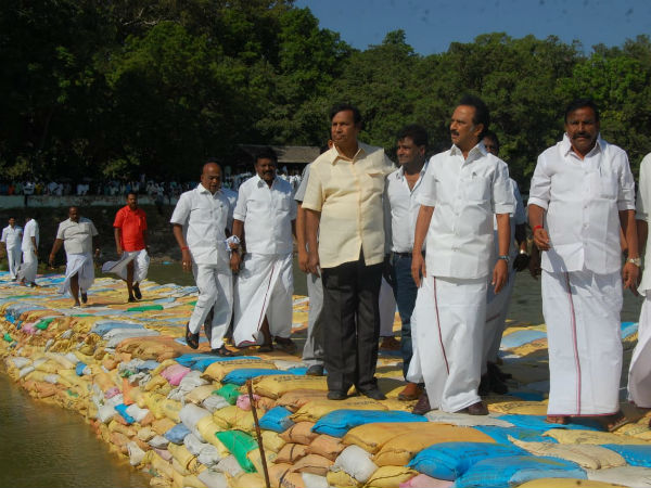 அதிமுகவின் அலட்சியம்