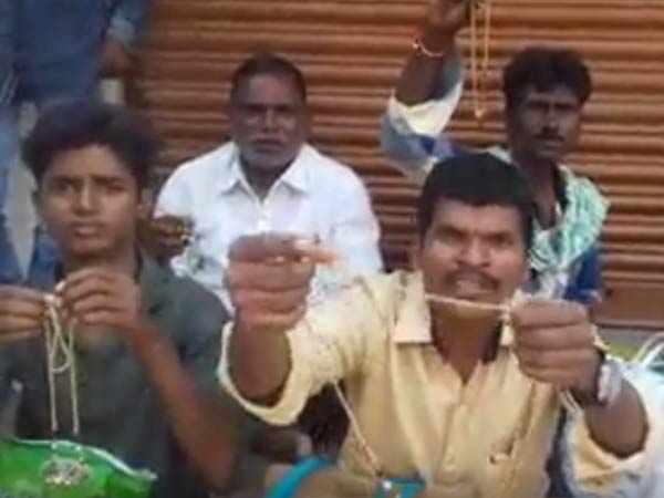 அழுதபடியே கழட்டினர்