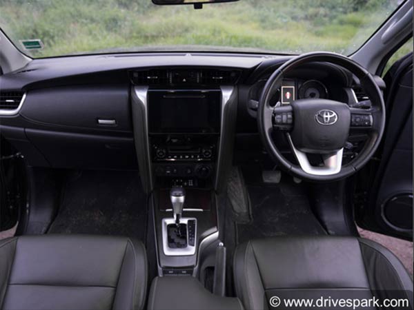 Toyota Fortuner becomes a favorite SUV car for Indians Toyota Fortuner becomes a favorite SUV car for Indians