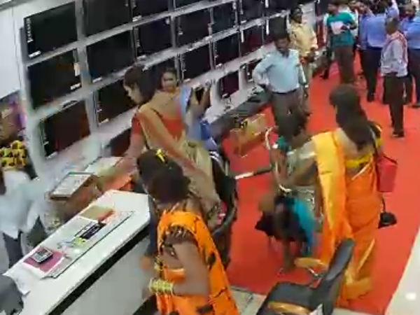 டிவி ஷோ ரூம்