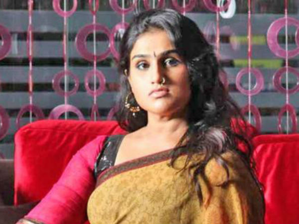 போலீசார் அடித்தனர்