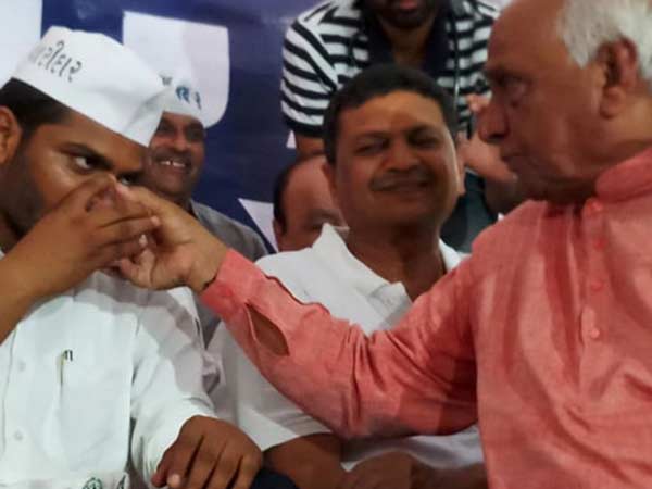 Who offered water to Hardik Patel question in Gujarat exam? Who offered water to Hardik Patel question in Gujarat exam?