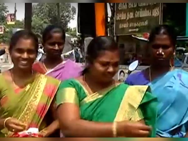 Tamilnadu women welcomes Sabarimalai Temple entry verdict Tamilnadu women welcomes Sabarimalai Temple entry verdict