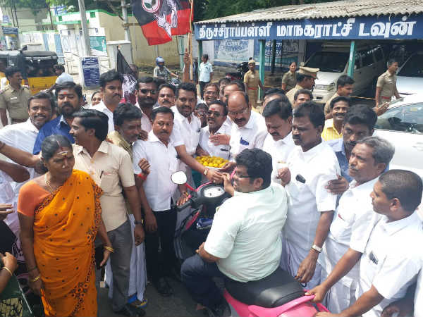 திருச்சியிலும் கொண்டாட்டம்