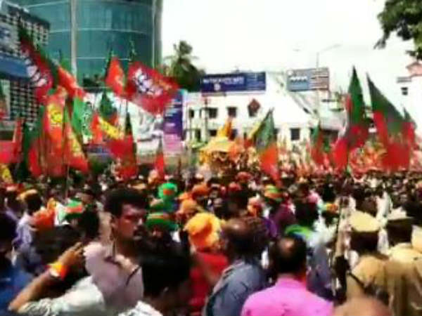 சூசைட் ஸ்குவாட்.. தூங்கும் புரட்சி.. பெண்கள் நுழைவை தடுக்க நடக்கும் புதுப்புது சபரிமலை போராட்டம்! 