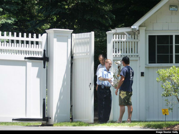 Bomb found at Hillary Clintons NY house Bomb found at Hillary Clintons NY house
