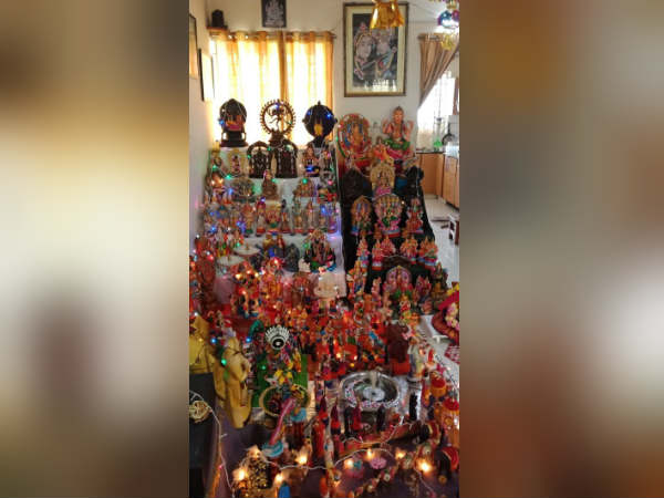 குடியிருப்பில் ஆயுத பூஜை
