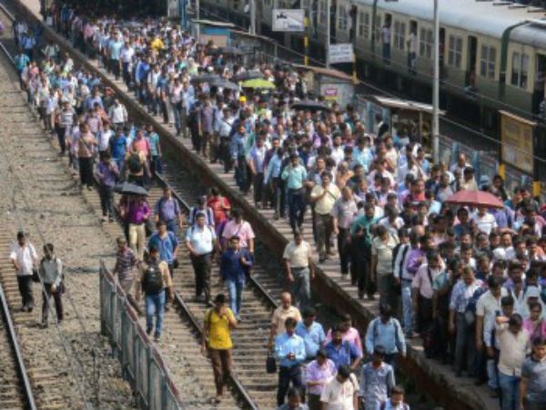 Hundreds of Migrant workers leave North Gujarat Hundreds of Migrant workers leave North Gujarat