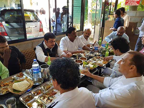karnataka minister zameer tips rs 25k at mangaluru hotel karnataka minister zameer tips rs 25k at mangaluru hotel