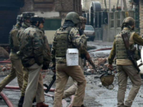 Kashmir: Fight breaks between militants and security forces, 3 terrorists, 5 civilians died Kashmir: Fight breaks between militants and security forces, 3 terrorists, 5 civilians died