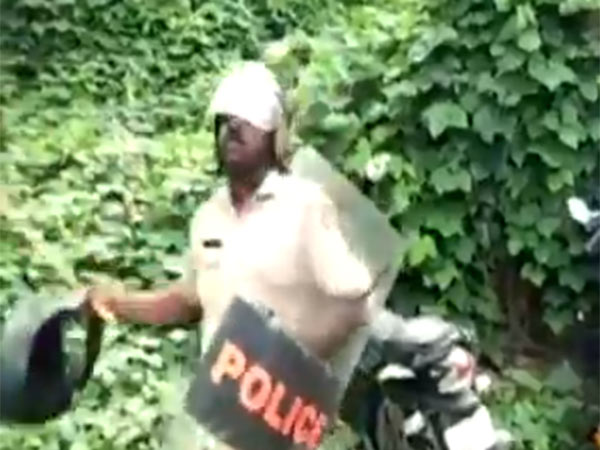 Kerala police personal caught on camera while thrash Sabarimala protesters vehicles Kerala police personal caught on camera while thrash Sabarimala protesters vehicles