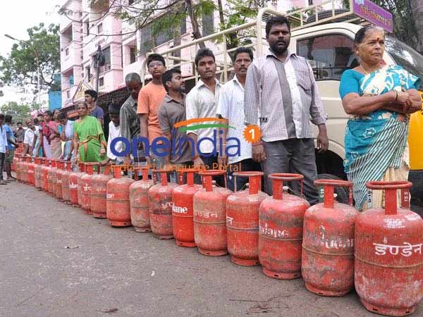 LPG price hiked; Subsidised gas increased by Rs 2.89 per cylinder, non-subsidised by Rs 59 LPG price hiked; Subsidised gas increased by Rs 2.89 per cylinder, non-subsidised by Rs 59