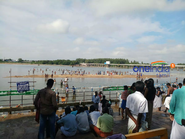 காவிரி கரையில் வழிபாடு