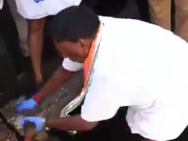CM Narayanasamy cleans drainage in his own constituency CM Narayanasamy cleans drainage in his own constituency