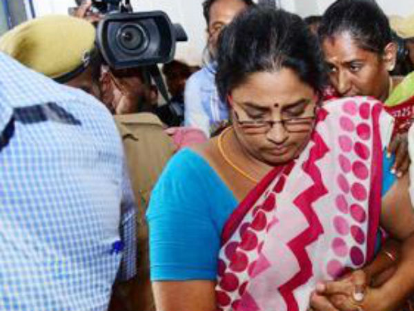 10 பேருடன் தொடர்பு