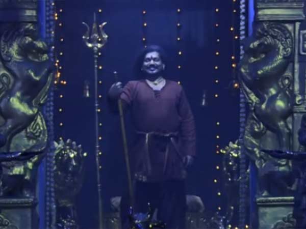 ஒரு புதுசு - ஒரு தினுசு