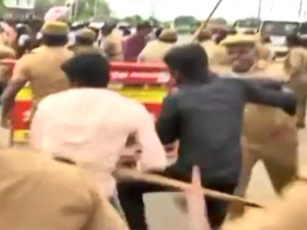 மாணவர்கள் எதிர்ப்பு