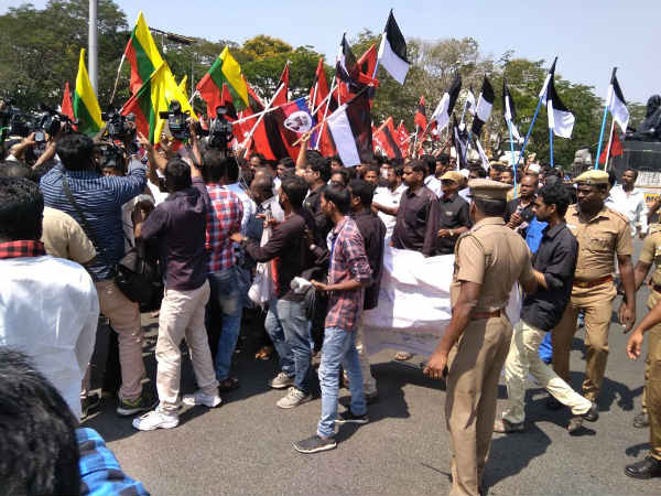 மக்கள் கவலைகளைக் கேட்க ஆள் இல்லை