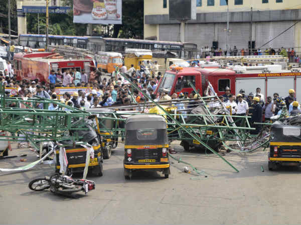 Railway hoarding fell on road and kills 3 Railway hoarding fell on road and kills 3
