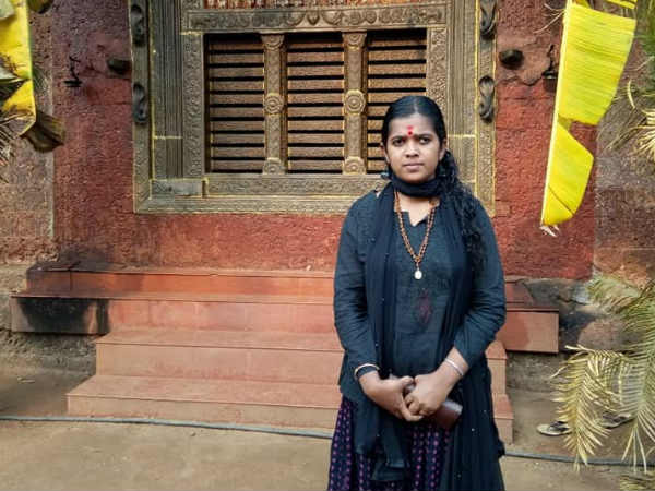 48 மணி நேரம்தான்.. என்ன நடந்தாலும் சபரிமலைக்குள் செல்வேன்.. தனியாக மெர்சல் காட்டும் ரேஷ்மா! 