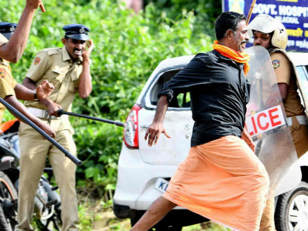 கடைசியில் கேரளாவிற்கும் இந்த நிலைமையா?.. உ.பி, பீகாரில் நடந்த அதே அரசியல்.. சபரிமலை போராட்டம்! 