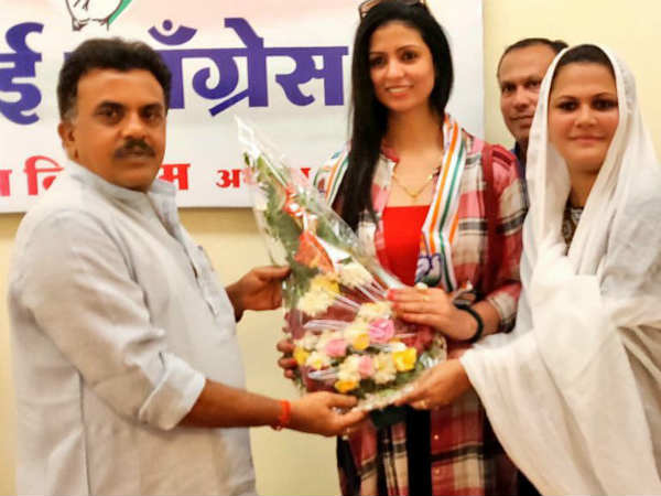 Cricketer Shamis wife joins congress party Cricketer Shamis wife joins congress party