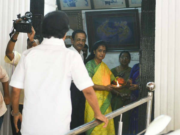 நெருக்கமான வீடு