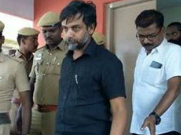 ஜாமீன் பெற்றார்