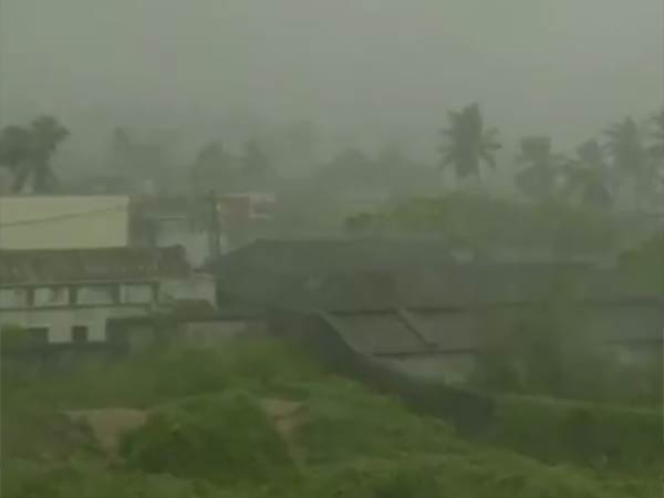 WATCH: Titli Cyclone makes landfall in Odisha WATCH: Titli Cyclone makes landfall in Odisha