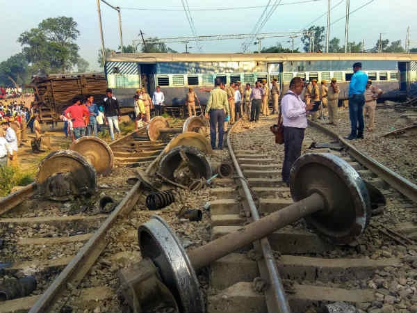 Uttar Pradesh: 5 died, several injured after New Farakka Express train derailed Uttar Pradesh: 5 died, several injured after New Farakka Express train derailed