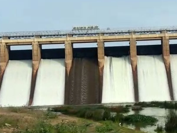 Flood warning for 5 districts due to heavy water flow in Vaigai Flood warning for 5 districts due to heavy water flow in Vaigai