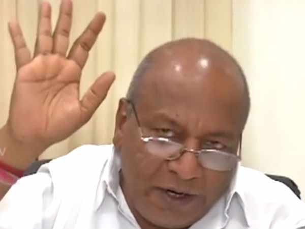 குடும்பத்தினர் செல்லலாம்