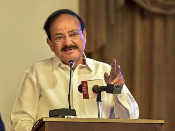 20 people have been arrested in Puducherry for try to show blac flag to Venkaiah Naidu 20 people have been arrested in Puducherry for try to show blac flag to Venkaiah Naidu
