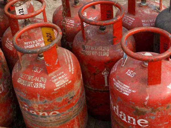 LPG price crosses ₹1,000 for the first time in India LPG price crosses ₹1,000 for the first time in India