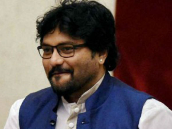 union minister babul supriyo brought his pet pug on train to boost phone signals union minister babul supriyo brought his pet pug on train to boost phone signals