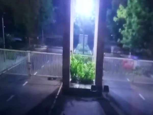 வெளியேறினர்