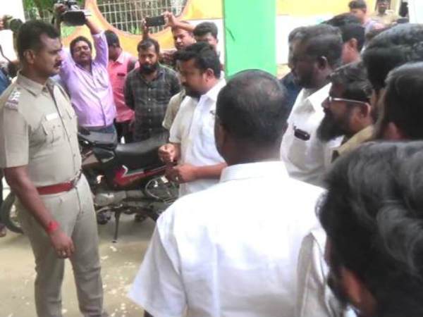 சரமாரி அடி