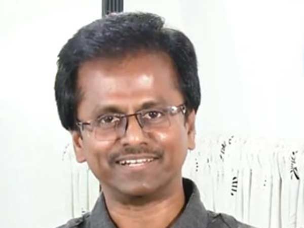 Police bang my house door says, AR Murugadoss Police bang my house door says, AR Murugadoss